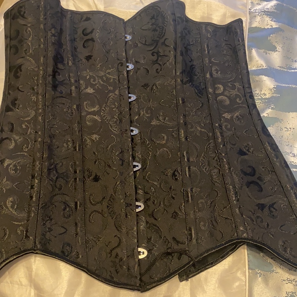 Corset - Picture 2 of 3